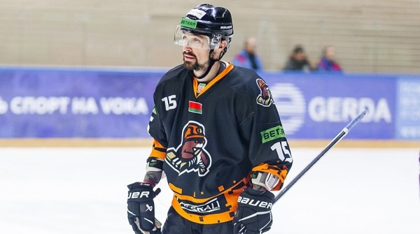 Хоккеист Александр Жидких сыграл тысячный матч в чемпионатах Беларуси Хоккеист Александр Жидких сыграл тысячный матч в чемпионатах Беларуси