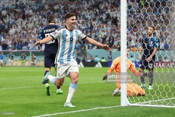 Футбол.  ЧМ-2022. Сборная Аргентины крупно обыграла команду Хорватии, пробившись в финал
 