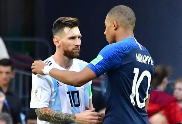Футбол.  ЧМ-2022. Месси против Мбаппе, Мартинес против Лориса. Аргентинцы и французы сразятся за Кубок мира 
 