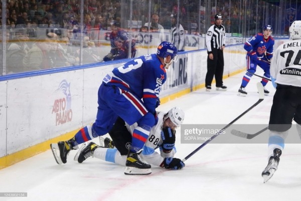 Хоккей.  КХЛ. Минское "Динамо" потерпело домашнее поражение от СКА и опустилось на 8-е место в Западной конференции
 