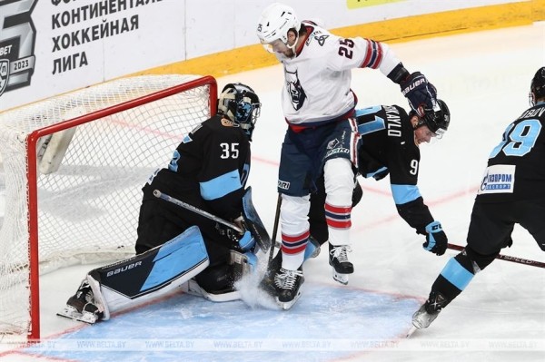 Хоккейное минское "Динамо" потерпело шестое поражение подряд
