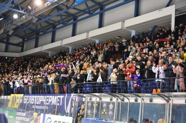 Хоккей.  Кубок Союза. Жлобинский "Металлург" в полуфинале одолел клуб ВХЛ "Динамо" из Санкт-Петербурга
 