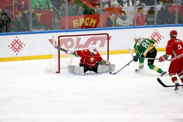 Хоккейная команда Президента Беларуси выиграла в матче любительского турнира