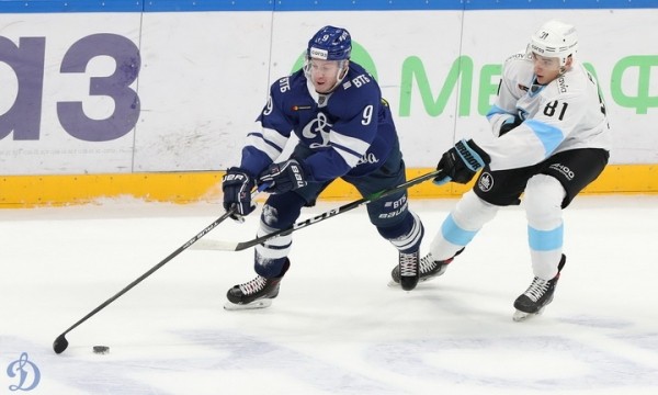 Хоккей.  КХЛ. Минское "Динамо" уступило одноклубникам из Москвы, потерпев четвертое поражение подряд
 