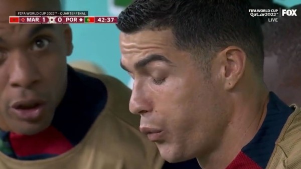 Футбол.  ЧМ-2022. Реакция Криштиану Роналду на гол марокканцев в ворота сборной Португалии. Он провел первый тайм на скамейке
  