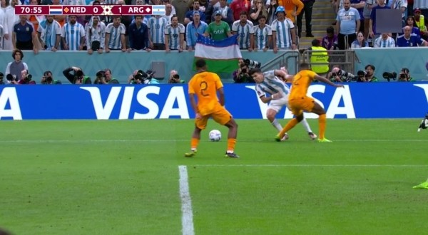 Футбол.  ЧМ-2022. Судья назначил неоднозначный пенальти в ворота сборной Нидерландов. Было ли нарушение против аргентинца Акуньи?
  