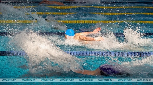 Во второй день чемпионата страны по плаванию в Бресте разыграны девять комплектов наград