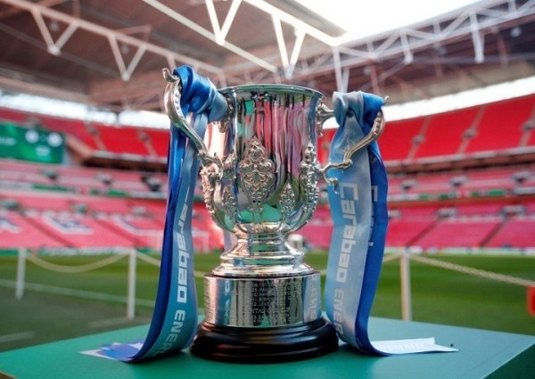 Футбол.  Кубок Английской лиги. "Ноттингем" разгромил "Блэкберн", "Манчестер Юнайтед" дома разобрался с "Бернли",
 