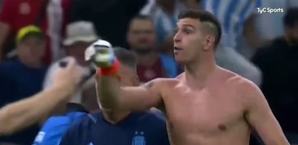 Футбол.  ЧМ-2022. Эмилиано Мартинес игроку сборной Нидердландов: закрой свой рот, чертов му**к! Я поимел вас дважды!
 