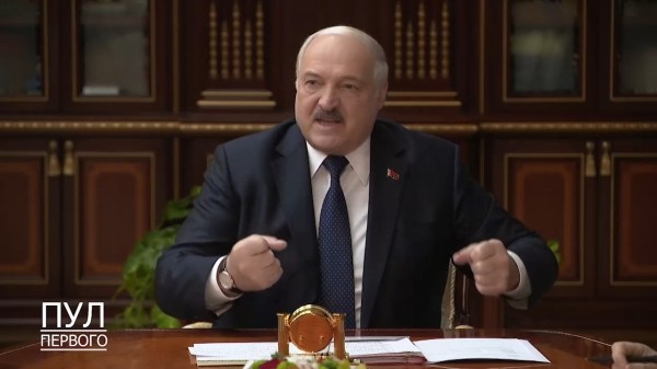 Разное.  Александр Лукашенко о поощрении спортсменов: люди не только вам — и мне голову снимут
  