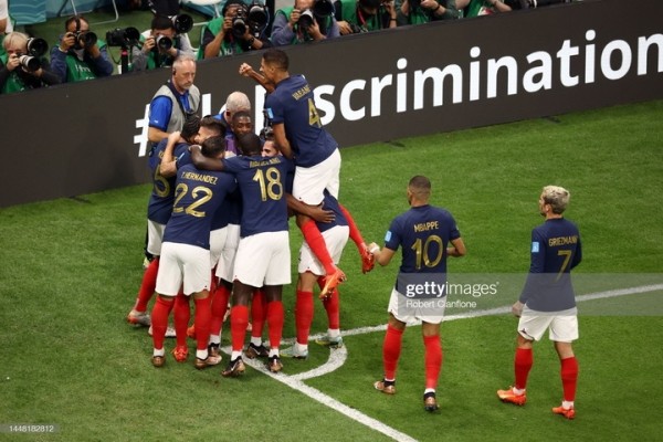 Футбол.  ЧМ-2022. Орельен Чуамени уже на 17-й минуте вывел сборную Франции вперед в четвертьфинале с Англией
   