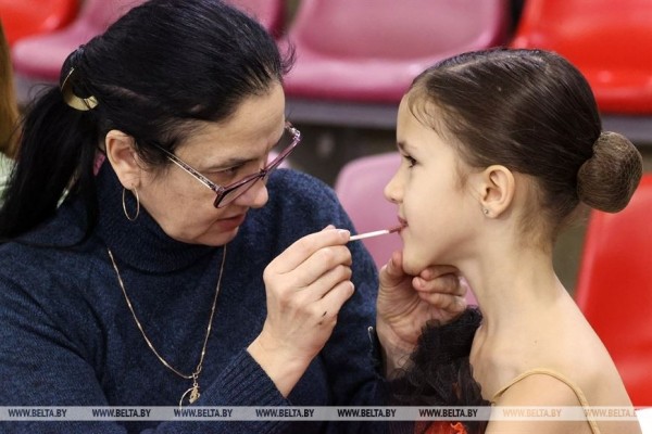 ФОТОФАКТ: В могилевском СК "Олимпиец" 11 декабря прошли соревнования по спортивному и артистическому танцу "Зимний вихрь"