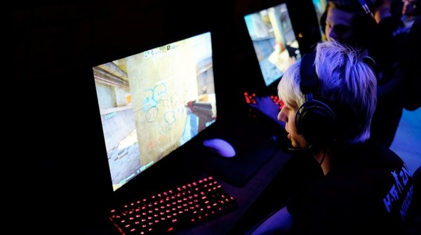 Онлайн и офлайн: сезон-2022 завершится финалами двух крупных киберспортивных турниров