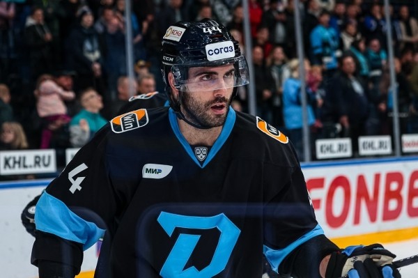 Хоккей. КХЛ. Защитник минского "Динамо" Марк Барберио умудрился заработать три малых штрафа за одну смену
Хоккей. КХЛ. Защитник минского "Динамо" Марк Барберио умудрился заработать три малых штрафа за одну смену