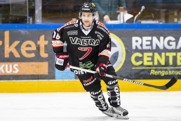 Хоккей.  Джефф Платт и финский ЮП расторгли контракт
 