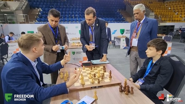 Разное.  Шахматы. Белорус Владислав Ковалев сыграл скандальную партию с 12-летним россиянином на ЧМ. Концовку переигрывали трижды
  