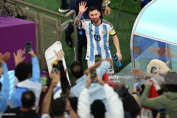 Футбол.  ЧМ-2022. Шикарный дриблинг Лионеля Месси перед голевым пасом напомнил феноменальный прорыв Марадоны
&nbsp;&nbsp;