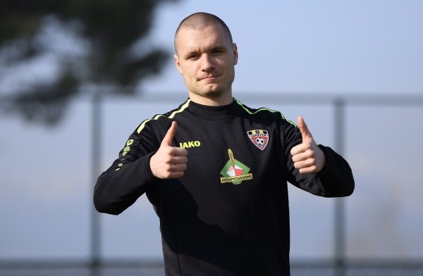 Футбол.  Никола Антич: в "Энергетике" получают 200-300 долларов. Почему там не остаются пять-шесть игроков, если все так хорошо?
 