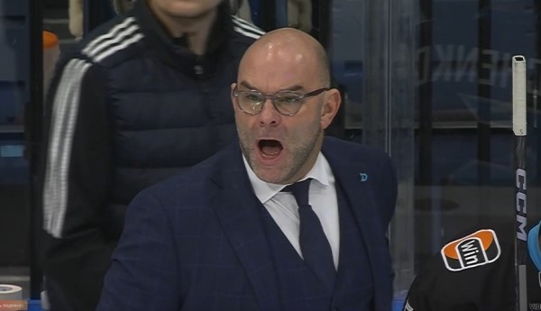 Хоккей. КХЛ. Крэйг Вудкрофт получил две минуты за оскорбление судей и оставил "Динамо" втроем. ЦСКА забросил и вышел вперед
Хоккей. КХЛ. Крэйг Вудкрофт получил две минуты за оскорбление судей и оставил "Динамо" втроем. ЦСКА забросил и вышел вперед