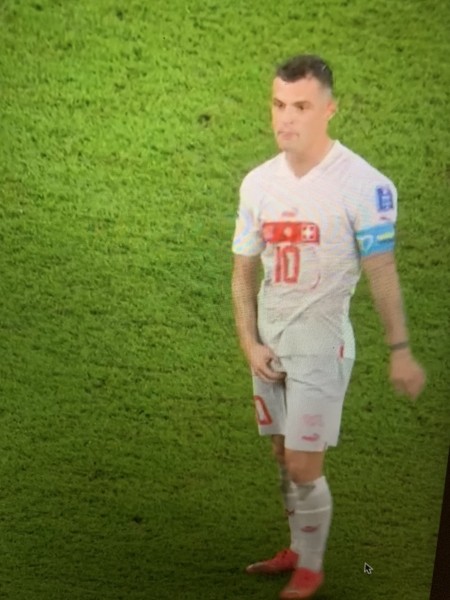 Футбол. ЧМ-2022. Запасные сборной Сербии вышли на поле, требуя от судьи пенальти. Джака показал им "жест Быкова"
Футбол. ЧМ-2022. Запасные сборной Сербии вышли на поле, требуя от судьи пенальти. Джака показал им "жест Быкова"