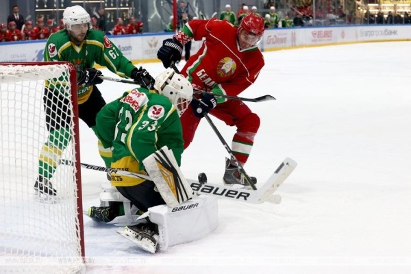 Хоккейная команда Президента Беларуси выиграла в матче любительского турнира