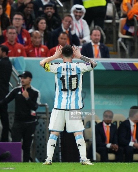 Футбол. ЧМ-2023. Сборная Аргентины вышла в полуфинал, обыграв команду Нидерландов, благодаря голкиперу Эмилиано Мартинесу
Футбол. ЧМ-2023. Сборная Аргентины вышла в полуфинал, обыграв команду Нидерландов, благодаря голкиперу Эмилиано Мартинесу