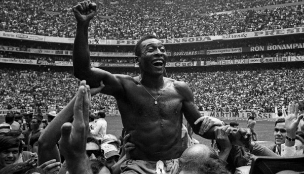 Футбол.  На 83-м году жизни скончался король футбола Пеле
 