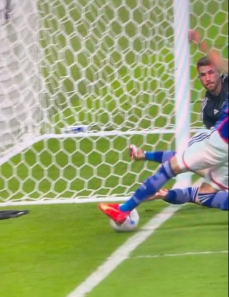 Футбол.  ЧМ-2022. Был ли верно засчитан гол Ао Танаки, который позволил сборной Японии выйти в плей-офф с первого места?
  