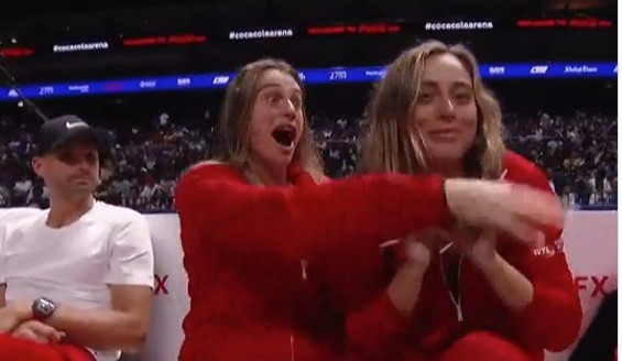 Теннис.  Арина Соболенко не успела пресечь вульгарную выходку Паулы Бадосы на выставочном турнире в Дубае
  