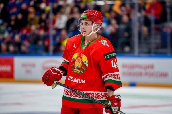 Хоккей.  КХЛ. Защитник "Шахтера" Олег Пожиган подписал двусторонний контракт с минским "Динамо"
 