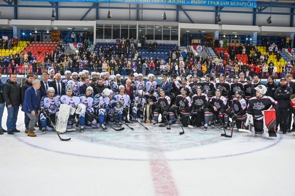 Хоккей.  Тюменский "Рубин" стал обладателем Кубка союза, обыграв в финале жлобинский "Металлург"
 