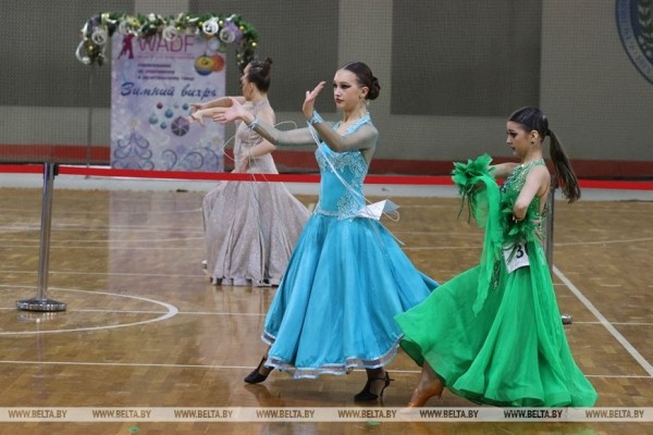 ФОТОФАКТ: В могилевском СК "Олимпиец" 11 декабря прошли соревнования по спортивному и артистическому танцу "Зимний вихрь"
