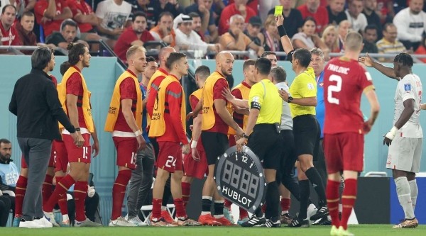 Футбол. ЧМ-2022. Запасные сборной Сербии вышли на поле, требуя от судьи пенальти. Джака показал им "жест Быкова"
Футбол. ЧМ-2022. Запасные сборной Сербии вышли на поле, требуя от судьи пенальти. Джака показал им "жест Быкова"