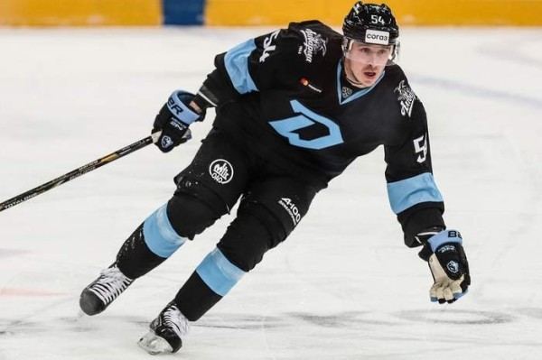 Хоккей.  Денис Мосалев: надо меняться в зоне атаки. Такие простые вещи, которые надо делать, но почему-то мы их не делаем
 