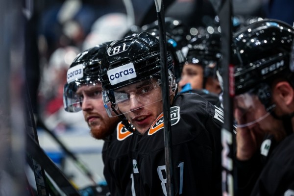 Хоккей. Виталий Пинчук, оформив очковый дубль, помог "дивизиону Тарасова" победить дивизион "Чернышева"
Хоккей. Виталий Пинчук, оформив очковый дубль, помог "дивизиону Тарасова" победить дивизион "Чернышева"