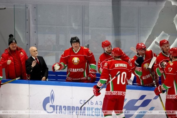 Хоккейная команда Президента Беларуси выиграла в матче любительского турнира
