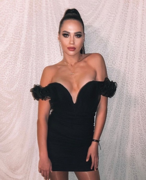 Гандбол.  Мария Коновал поделилась фото в провокационном декольте
 