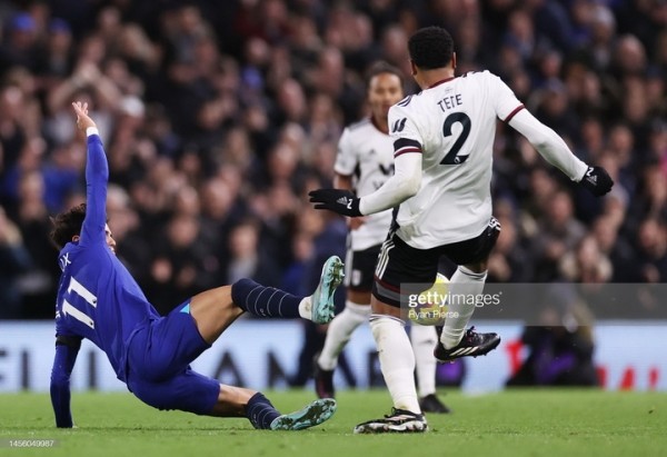 Футбол. Чемпионат Англии. В перенесенном матче 7-го тура "Фулхэм" на своем поле переиграл "Челси"
Футбол. Чемпионат Англии. В перенесенном матче 7-го тура "Фулхэм" на своем поле переиграл "Челси"