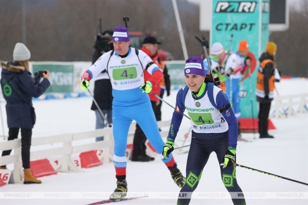 "Это как вернуться на десять лет назад". Завершившие карьеру звезды биатлона выступили в "Раубичах" "Это как вернуться на десять лет назад". Завершившие карьеру звезды биатлона выступили в "Раубичах"