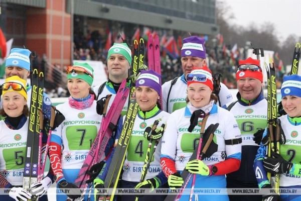 "Это как вернуться на десять лет назад". Завершившие карьеру звезды биатлона выступили в "Раубичах" "Это как вернуться на десять лет назад". Завершившие карьеру звезды биатлона выступили в "Раубичах"
