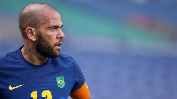 Футбол.  Девушка, обвинившая Алвеса в изнасиловании, отказалась от компенсации и хочет, чтобы Дани посадили в тюрьму
