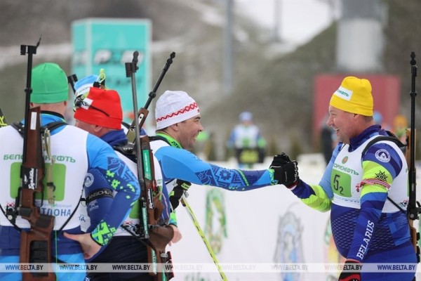 "Это как вернуться на десять лет назад". Завершившие карьеру звезды биатлона выступили в "Раубичах" "Это как вернуться на десять лет назад". Завершившие карьеру звезды биатлона выступили в "Раубичах"