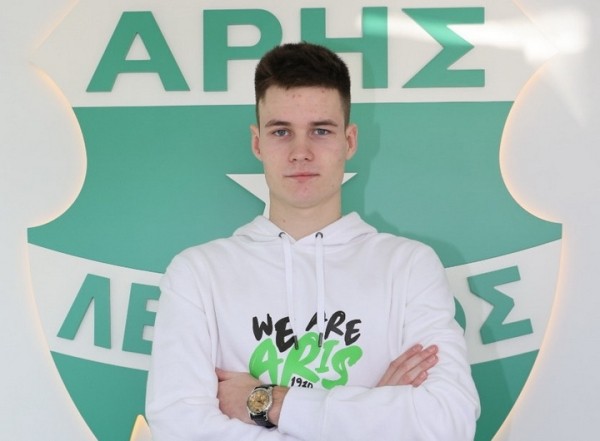Футбол.  Артем Шуманский подписал контракт с кипрским "Арисом"
 
