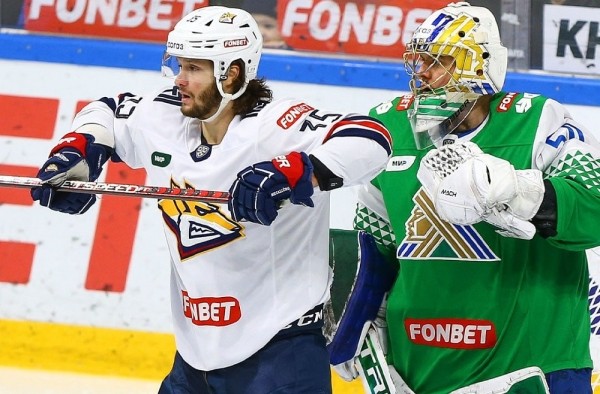 Хоккей. КХЛ. "Салават Юлаев" проиграл "Металлургу", пропустив три шайбы за четыре минуты. На счету Дроздова 11-я шайба в сезоне
Хоккей. КХЛ. "Салават Юлаев" проиграл "Металлургу", пропустив три шайбы за четыре минуты. На счету Дроздова 11-я шайба в сезоне