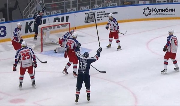 Хоккей.  КХЛ. Андрей Белевич забросил победную шайбу "Торпедо" в матче с ЦСКА
  