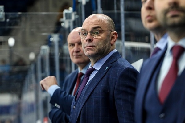 Хоккей. Андрей Скабелка обошел Крэйга Вудкрофта в рейтинге тренеров КХЛ
Хоккей. Андрей Скабелка обошел Крэйга Вудкрофта в рейтинге тренеров КХЛ