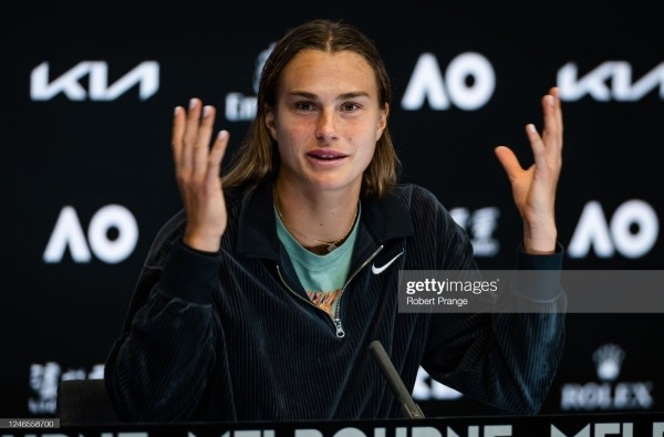 Теннис. Эксперты называют Арину Соболенко фавориткой в матче с Еленой Рыбакиной
Теннис. Эксперты называют Арину Соболенко фавориткой в матче с Еленой Рыбакиной