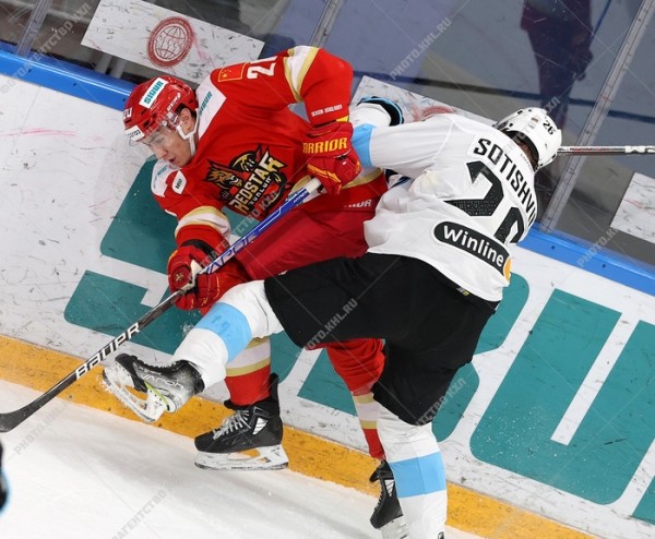 Хоккей. КХЛ. Минское "Динамо" на выезде обыграло "Куньлунь" и вернулось в зону плей-офф Западной конференции
Хоккей. КХЛ. Минское "Динамо" на выезде обыграло "Куньлунь" и вернулось в зону плей-офф Западной конференции