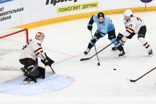 Хоккеисты минского "Динамо" проиграли третий матч подряд в КХЛ 