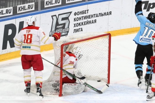 Хоккеисты минского "Динамо" одержали домашнюю победу над "Куньлунем" Хоккеисты минского "Динамо" одержали домашнюю победу над "Куньлунем"